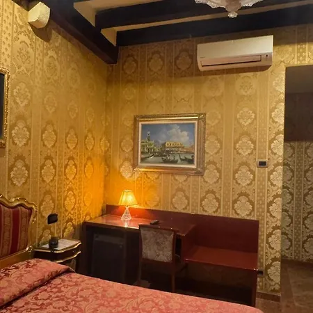Hotel Diana