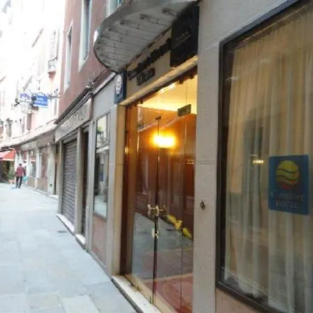 Hotel Diana