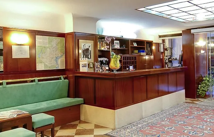 Hotel Diana