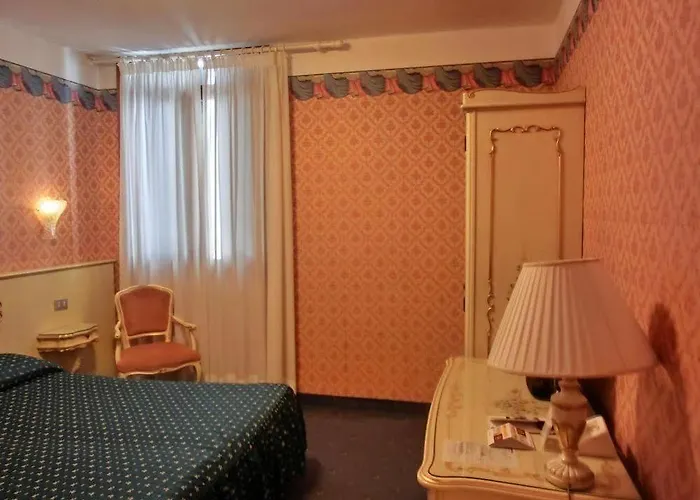 Diana Hotel 3*